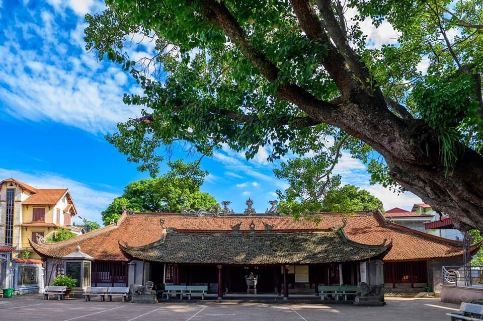 Đây là một làng cổ nổi tiêng Bắc Ninh, là quê hương của tác giả truyện ngắn 